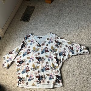 Floral lightweight shirt sleeve sweater size XL never worn